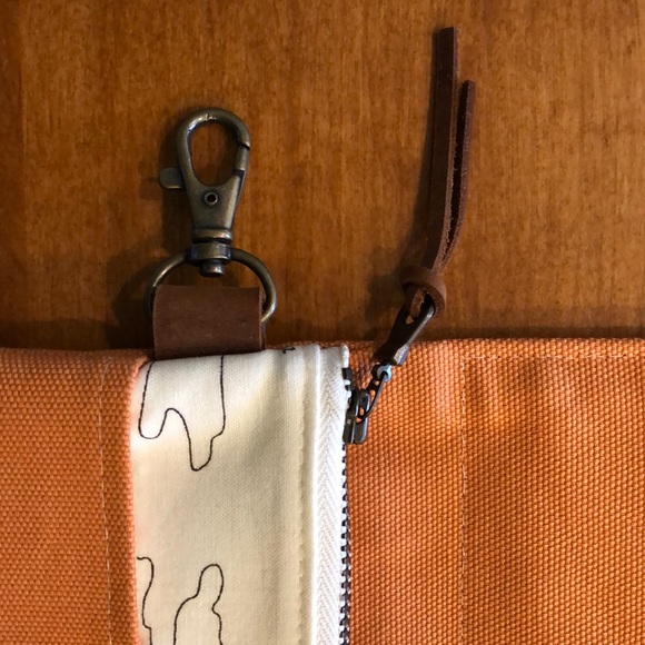 NWOT Wallet/Pouch-or convert to a Wristlet - Picture 3 of 12